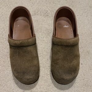 Dansko Women's Olive Suede Clogs